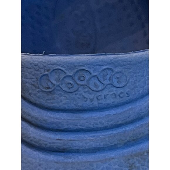 Blue toddler crocks size 6/7 good used condition - Picture 3 of 3